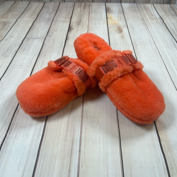 UGG Orange Cozy Slippers Plush Fleece Lining. Size 9 Like New Condition… - Picture 1 of 6